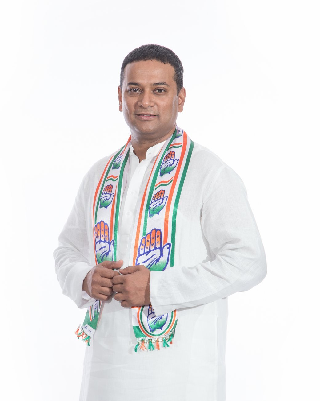 Mansoor Ali Khan in a white kurta and Congress scarf.